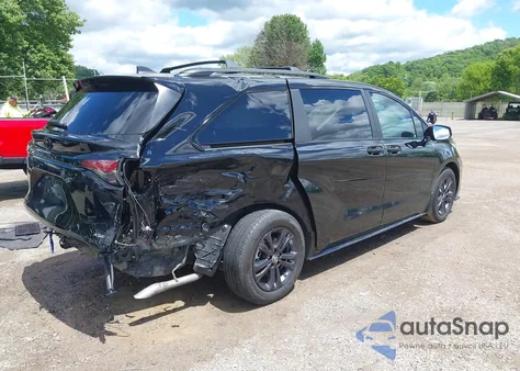 2025 Toyota Sienna Woodland Edition/Xse z USA, uszkodzony, nr VIN 5TDCSKFCXSS156213